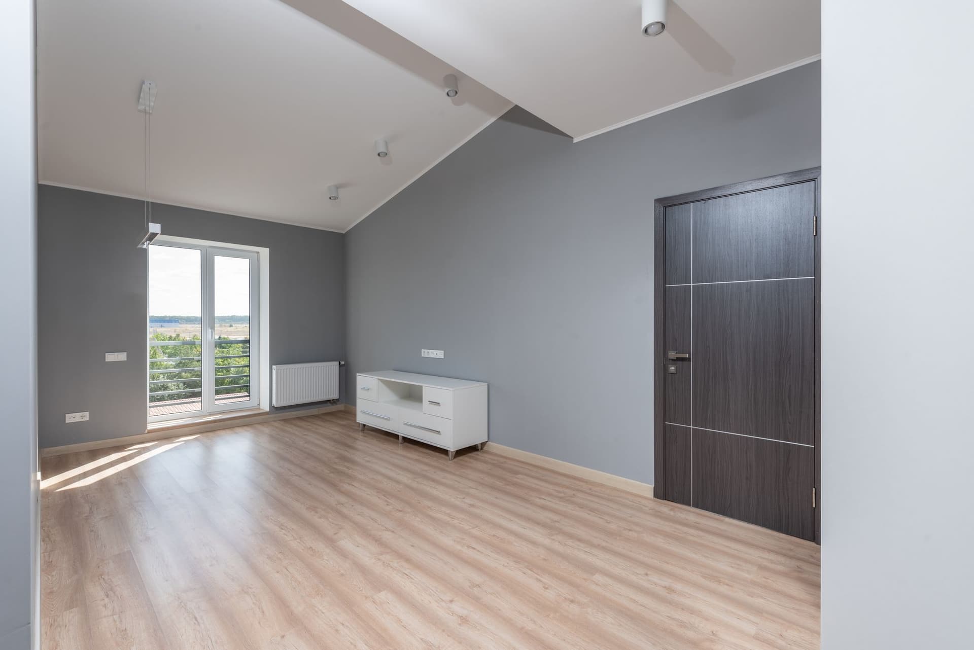 A bright room with a view of the trees